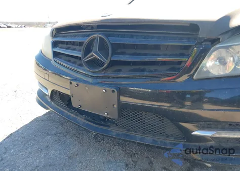 2011 Mercedes-Benz C 300 Luxury/Sport z USA, uszkodzony, nr VIN WDDGF5EB5BA468653